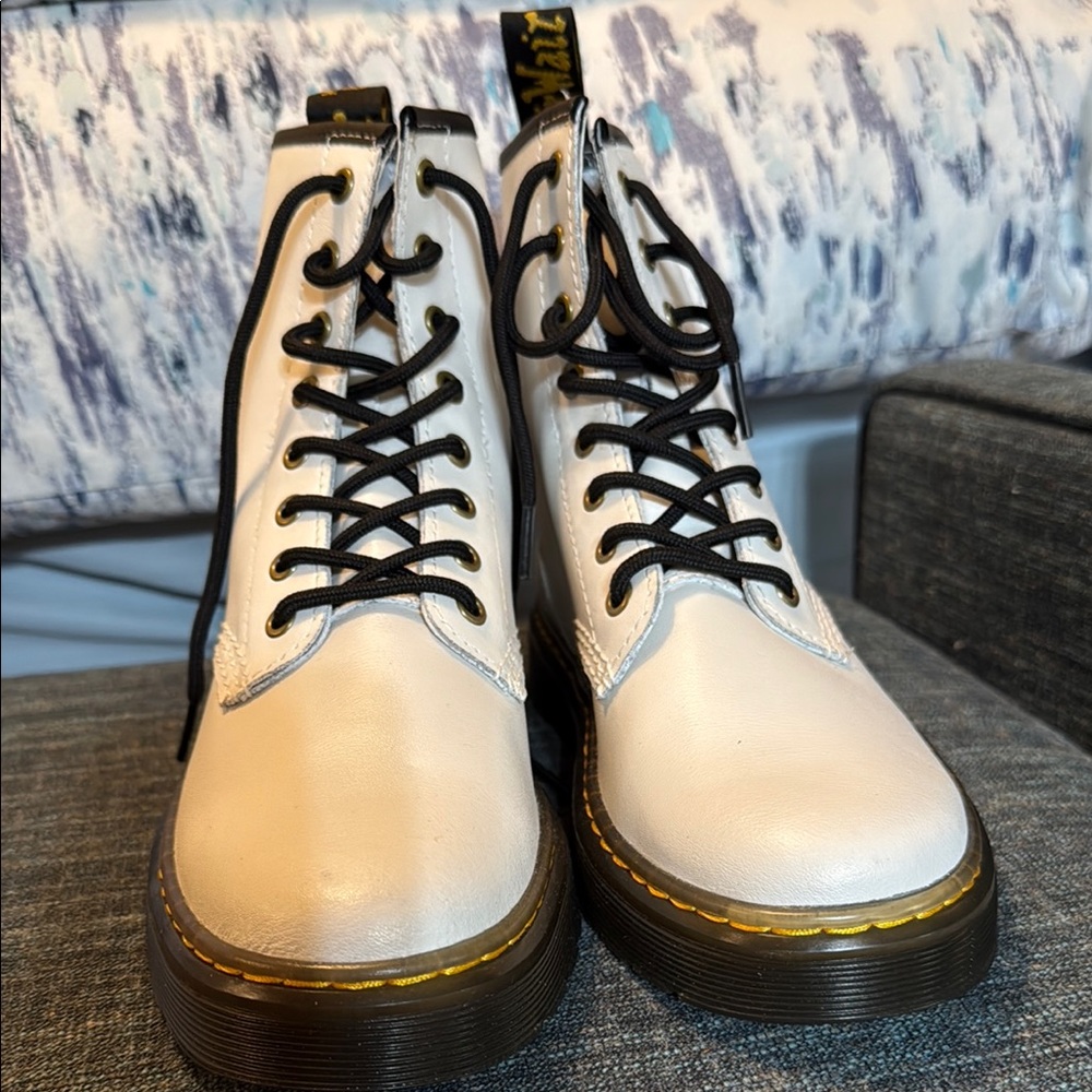 Dr. Marten Air Wair, Zavala, White Leather Lace-Up Boots